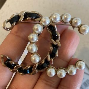 PRICE IS FINAL. Used Chanel Brooch